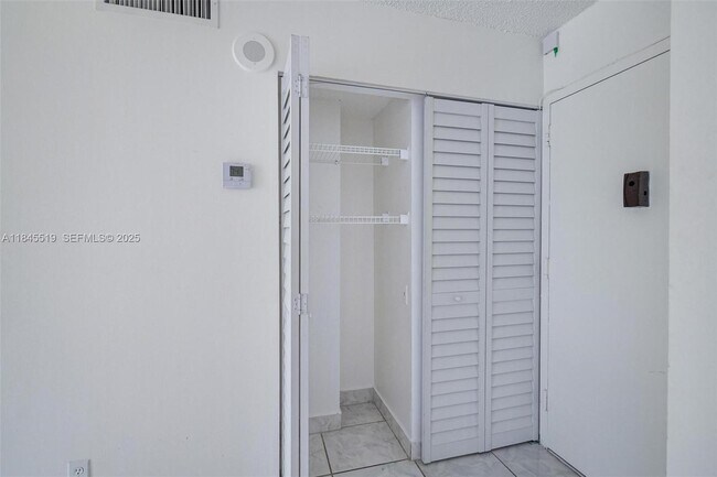 Building Photo - 16909 N Bay Rd