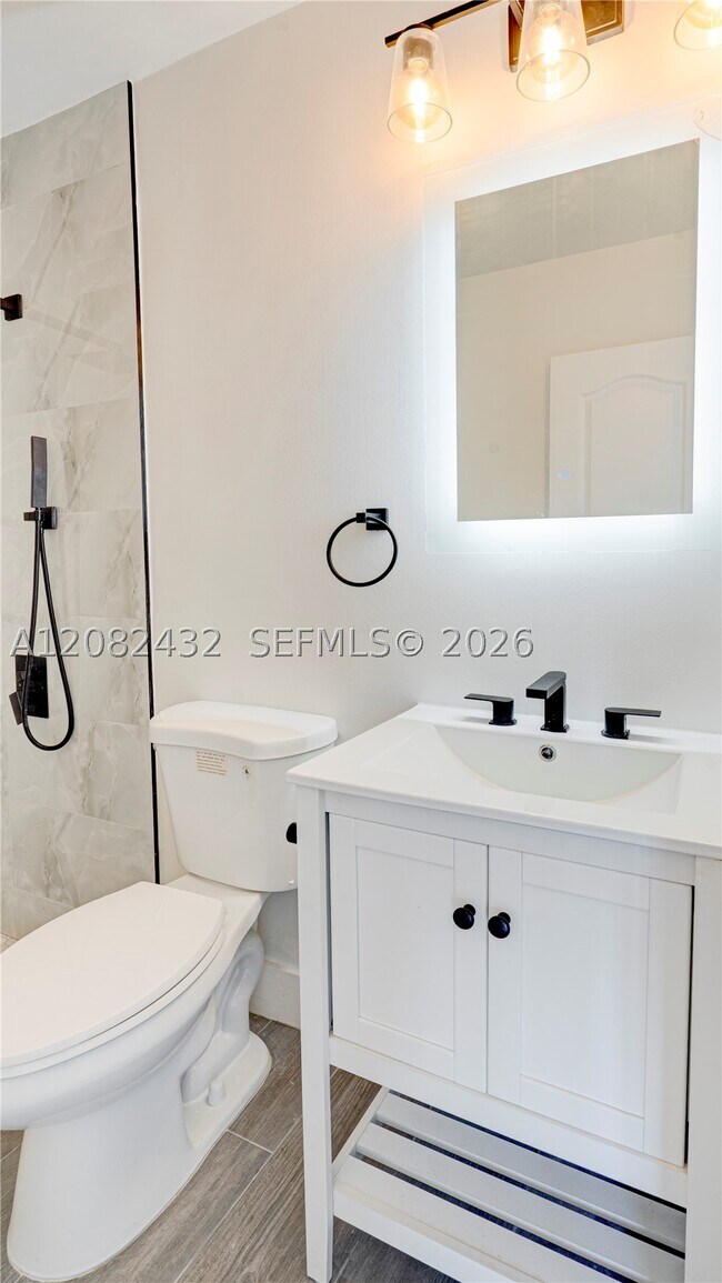 Building Photo - 710 SW 114th Ave