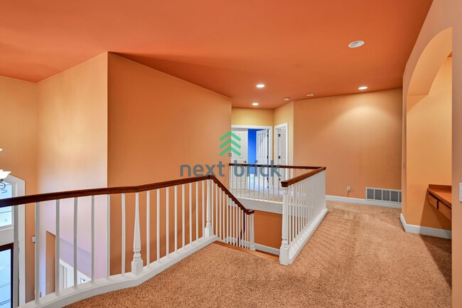 Building Photo - 4 Bed - 2.5 Bath in Newcastle!