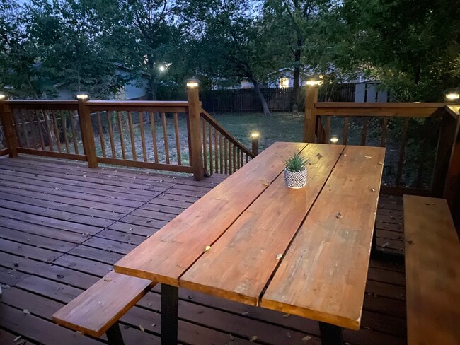 Building Photo - 2511 E 9th St