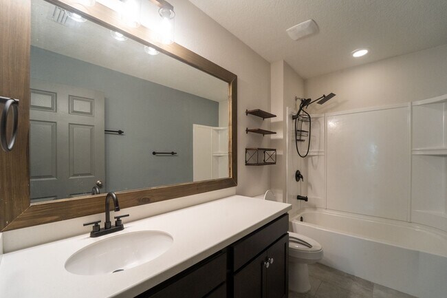 Building Photo - Castine Cove 3/2 Single Family Home