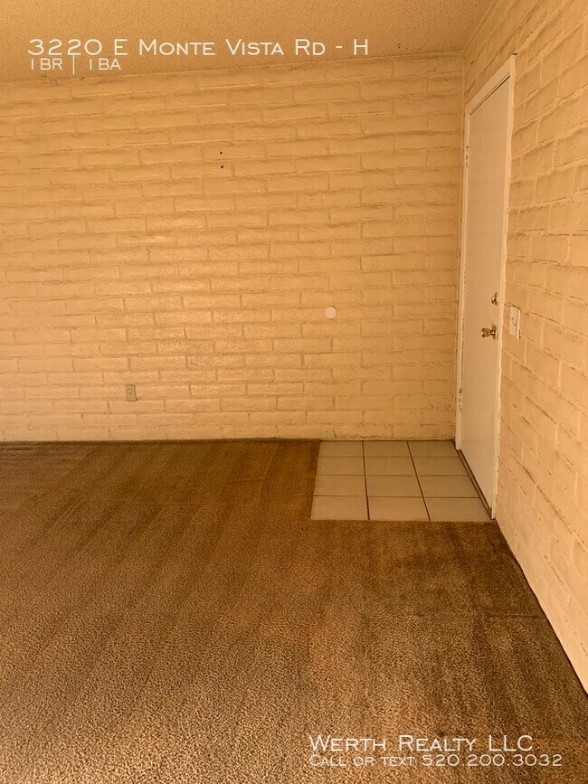 Building Photo - 3220 E Monte Vista Dr