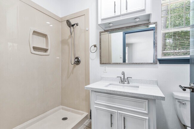 Building Photo - 8903 Sultan Dr