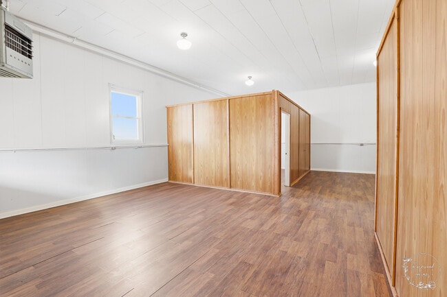 Building Photo - 19 S Green St