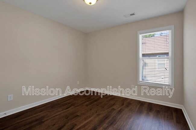 Building Photo - 2644 Middle Br Bnd