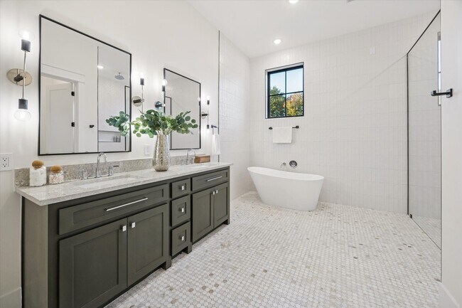 Building Photo - 431 W 30th St