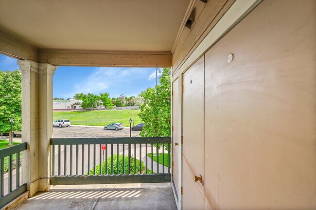Building Photo - $1,825.00 - 2 Beds, 2 Baths, Condo in Thor...