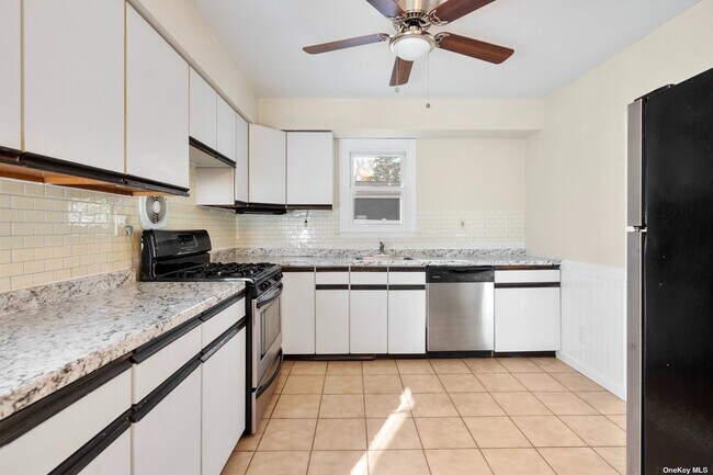 Building Photo - 14 Corona Rd