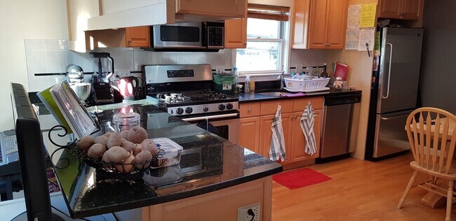 Building Photo - 118 Sherman St