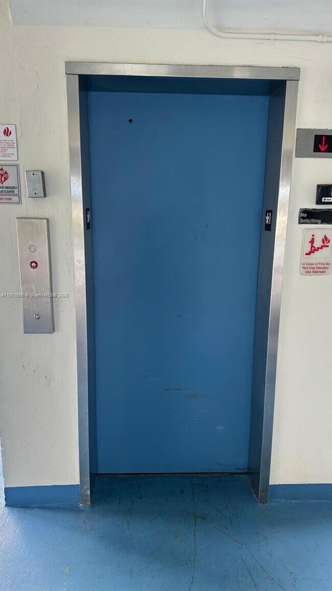 Building Photo - 1701 NE 191st St