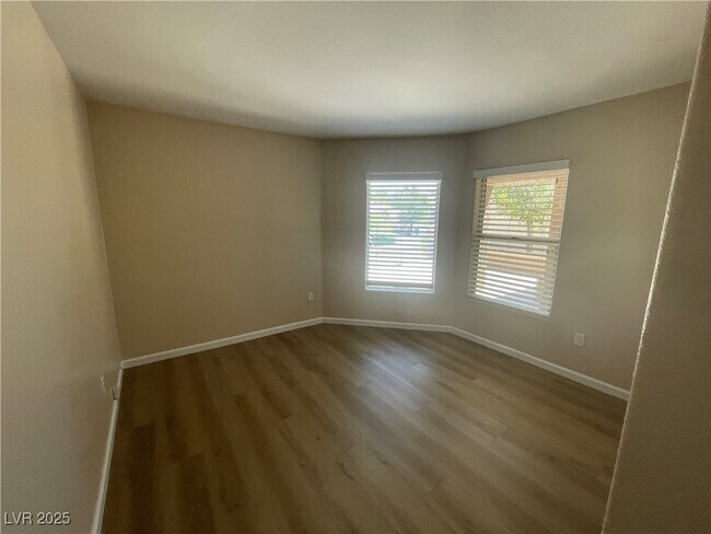 Building Photo - 9401 Villa Ridge Dr