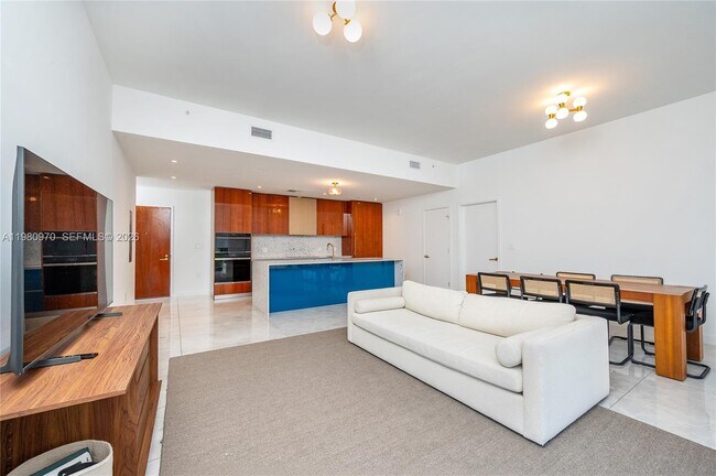 Building Photo - 2678 Tigertail Ave