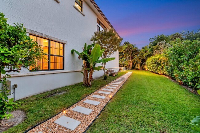Building Photo - 17710 Cadena Dr