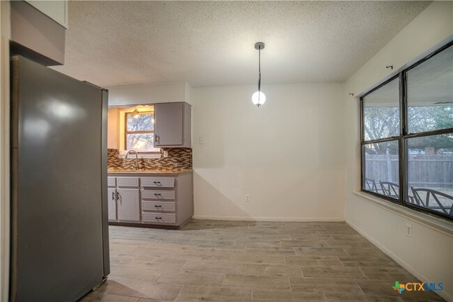 Building Photo - 1801 Sagebrush Dr