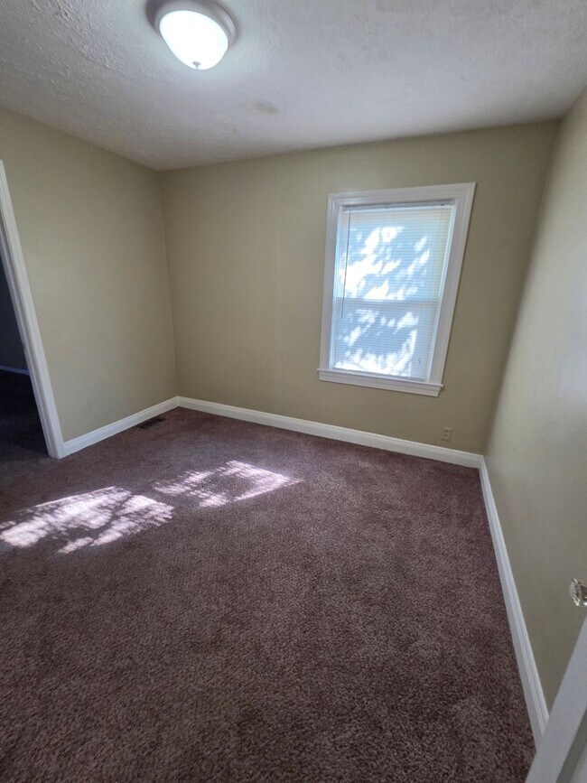 Building Photo - 1091 Bicknell Ave