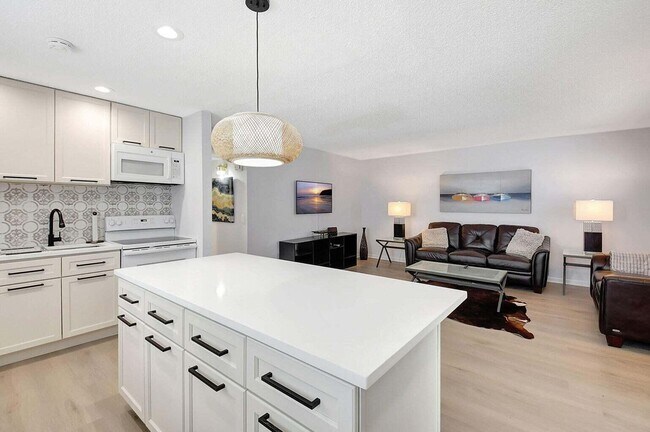 Building Photo - 74 Normandy Ln