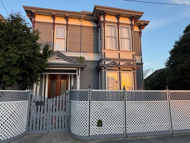 Building Photo - 801 Summer St