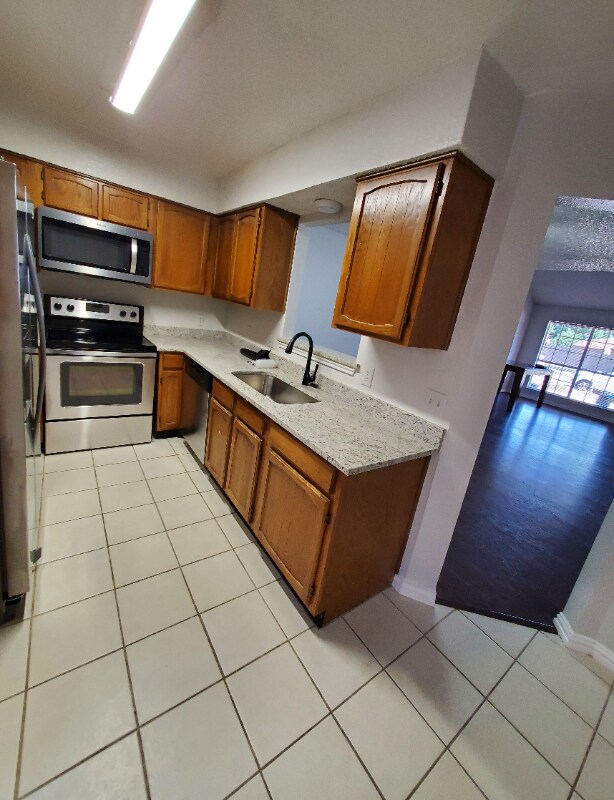 Building Photo - 310 Bluegrass Ln