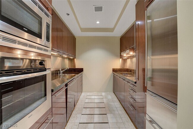Building Photo - 2700 S Las Vegas Blvd