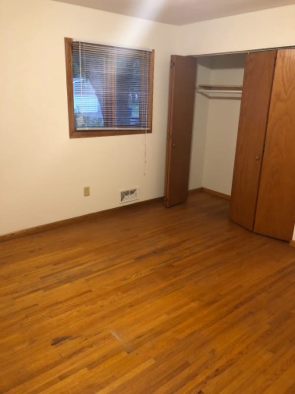 Building Photo - 538 Van Buren Ave