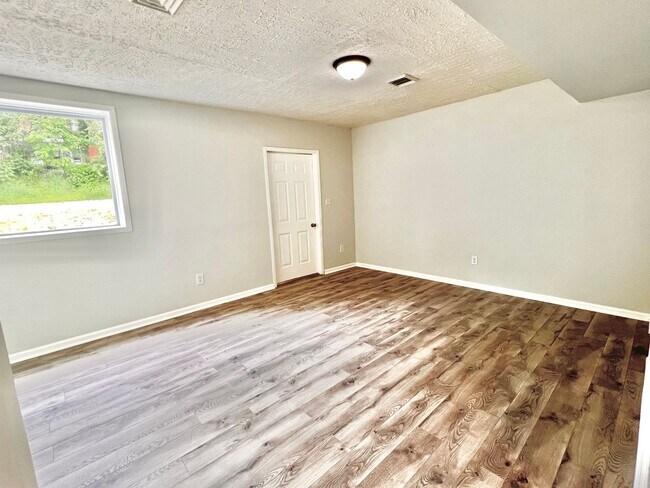 Building Photo - King St.