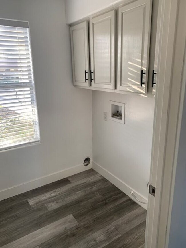 Building Photo - 4 Bedroom Home In Bloomington With RV Parking