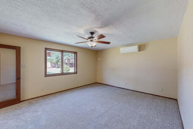 Building Photo - 501 Calle De