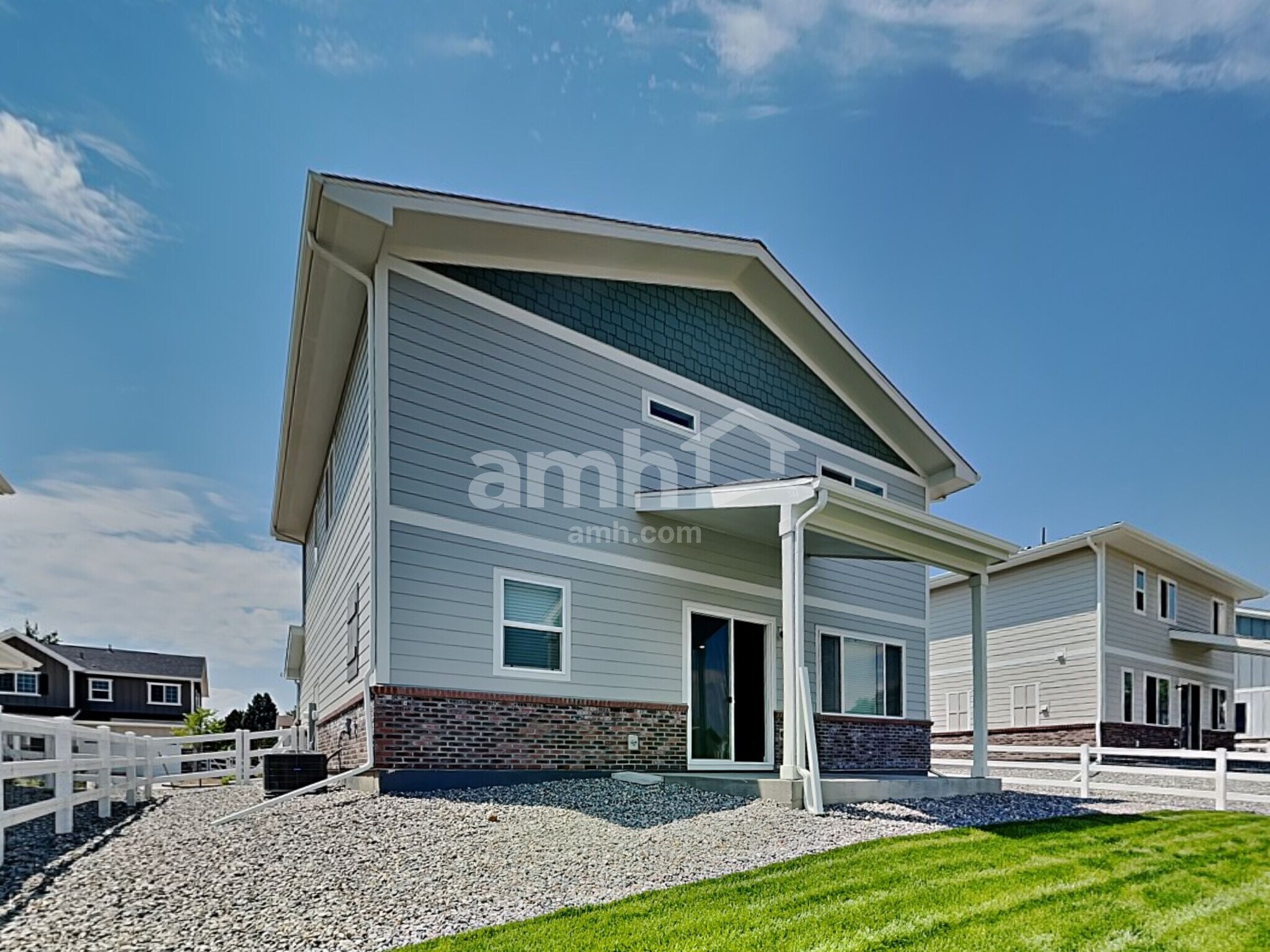 Building Photo - 818 S Oak St