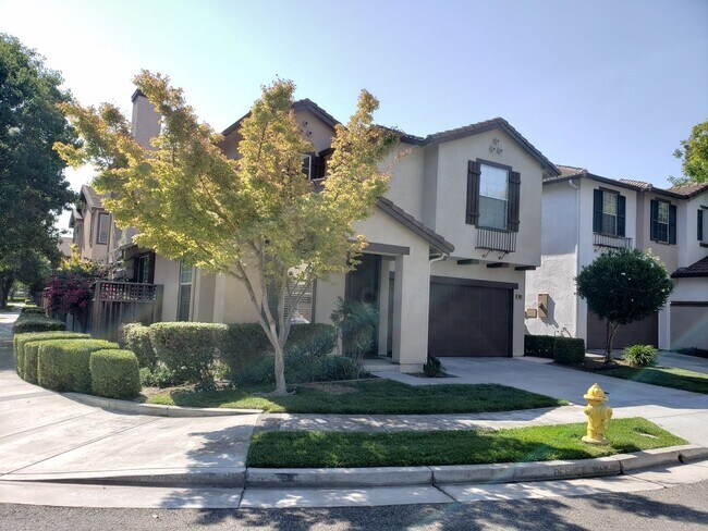 Building Photo - WillowGlen: Beautiful 3 Bedroom 3 Bathroom...