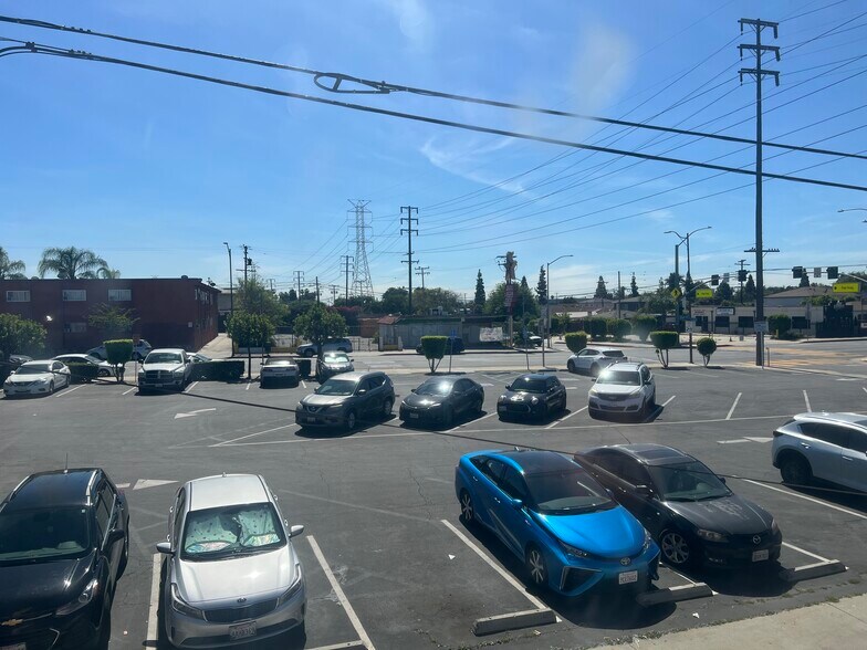 Building Photo - 6350 Bissell St