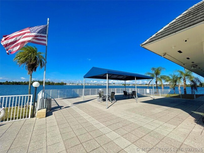 Building Photo - 1175 NE Miami Gardens Dr