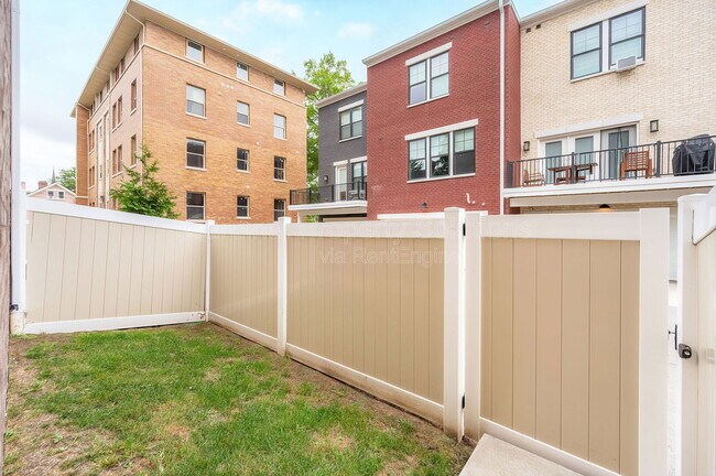 Building Photo - 1607 Merrimac St
