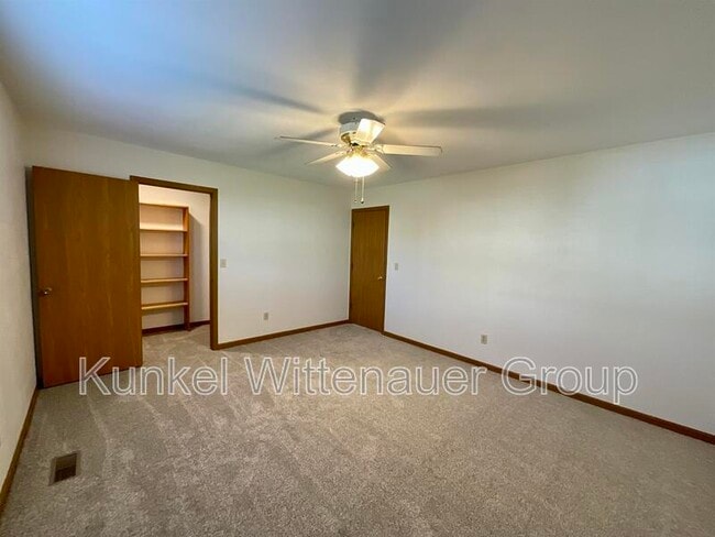 Building Photo - 614 Carol Ann Dr