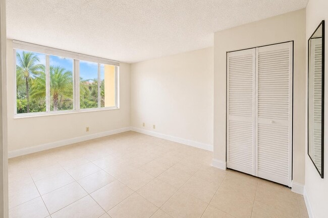 Building Photo - 6700 Royal Palm Blvd
