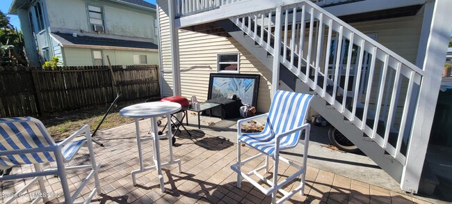 Building Photo - 802 Forrest Ave