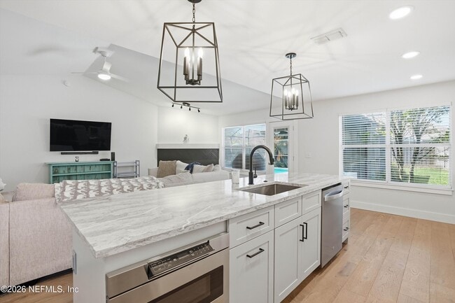 Building Photo - 13921 Intracoastal Sound Dr