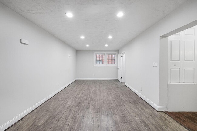 Building Photo - 3158 Westover Dr SE