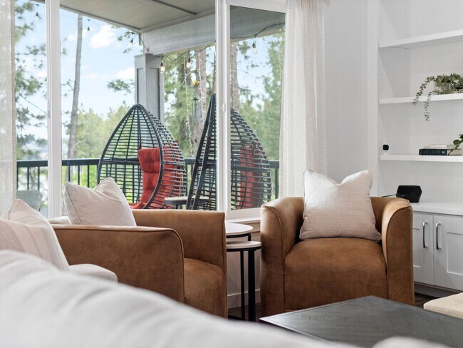 Building Photo - 4 bedroom Modern Home at Eagle Ridge Estates