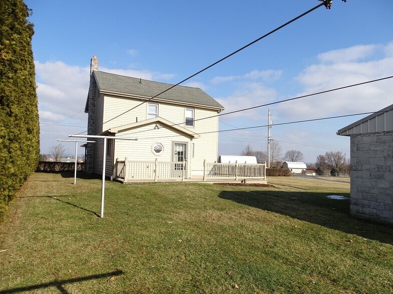 Building Photo - 454 Race Rd