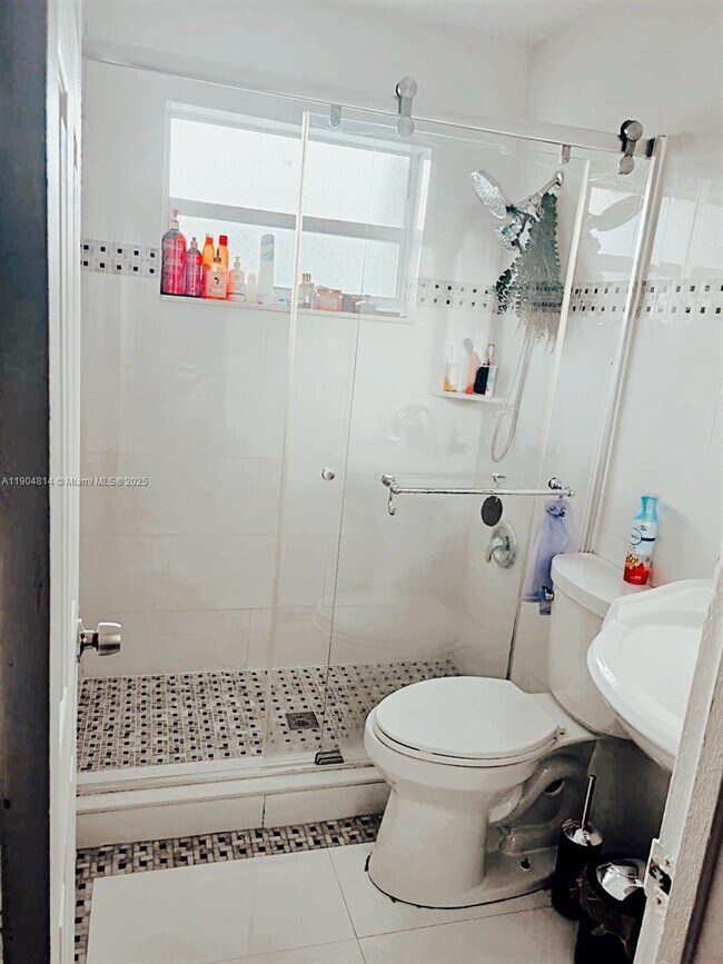 Building Photo - 3628 SW 14th St