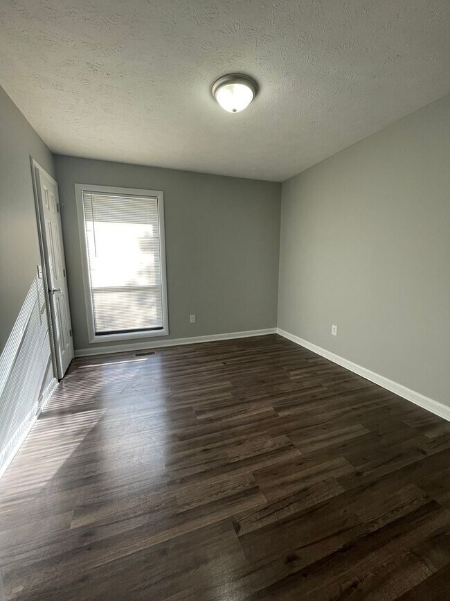 Building Photo - 6897 Kingsgate Dr