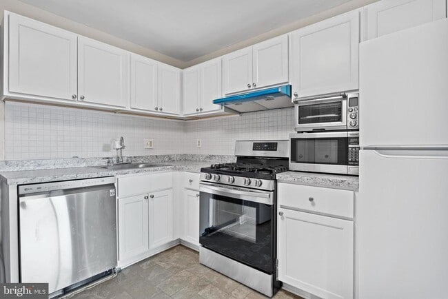 Building Photo - 10118 Little Pond Pl