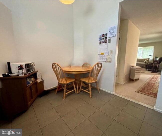 Building Photo - 514 Sayre Dr