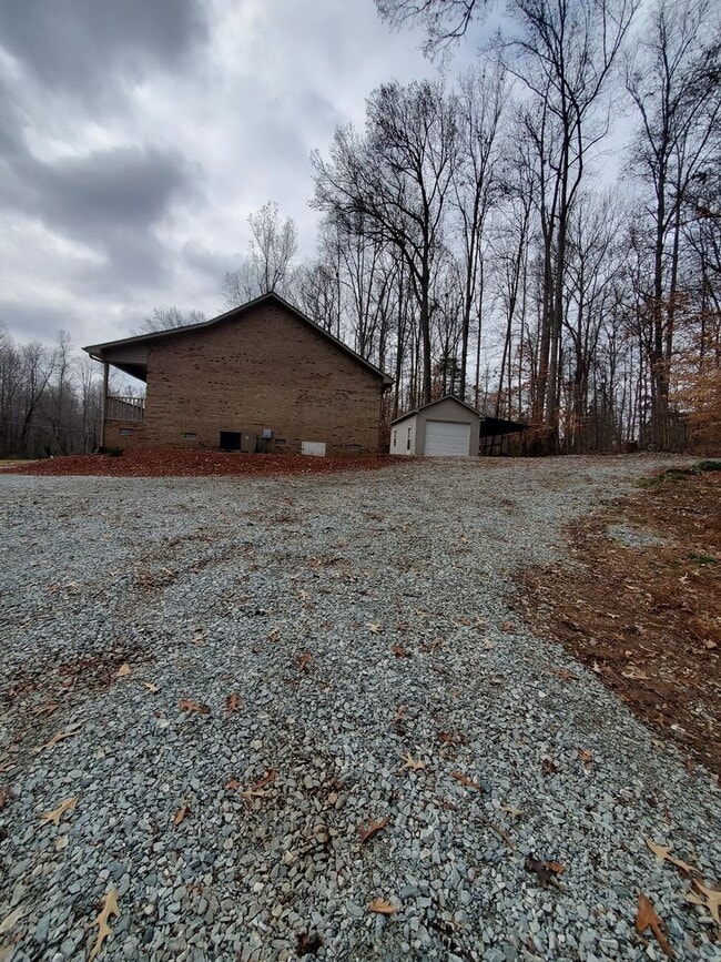 Building Photo - Ready to move in!