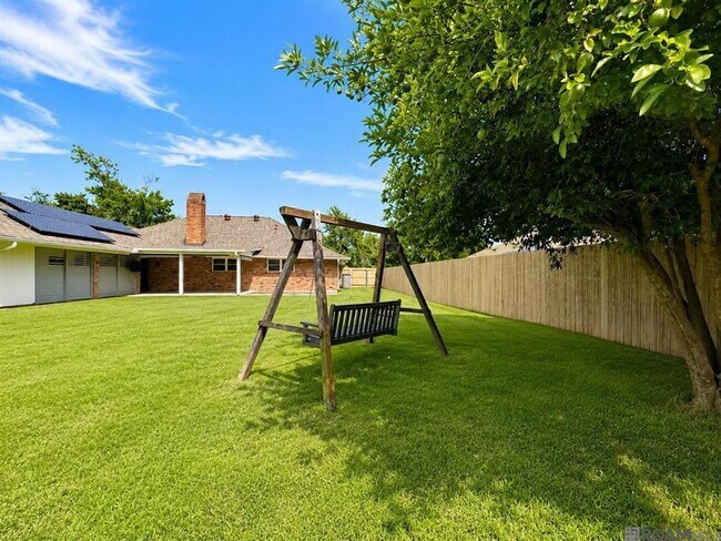 Building Photo - 4112 Pine Park Dr