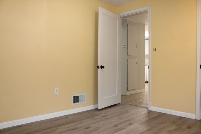 Building Photo - 760-762 N 100 W