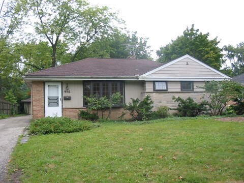 Primary Photo - 906 Meadowlark Ln