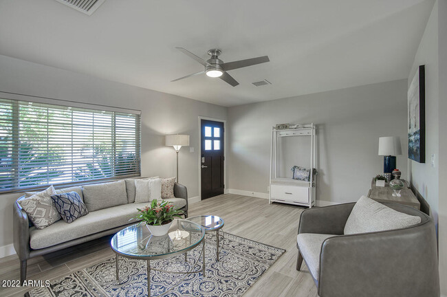 Building Photo - 4233 E Mulberry Dr