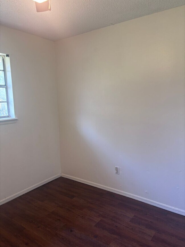 Building Photo - Must have 3 bed, 2 bathroom home in Moore