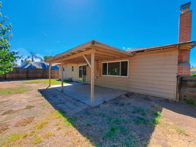 Building Photo - Amazing 3 Bedroom Home Near Cedar and Gett...
